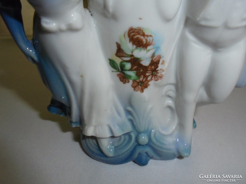 Barokk figurás porcelán gyertyatartó