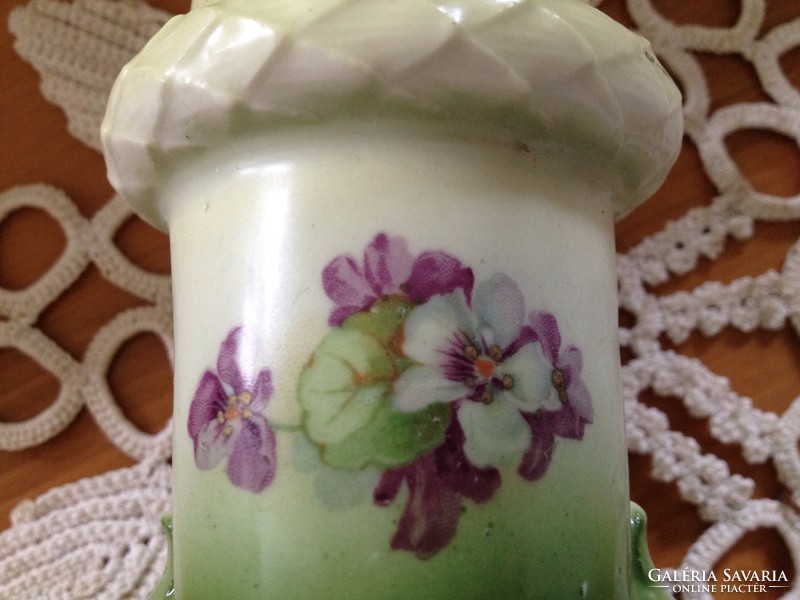 Antikvitás ikebana váza - ibolyákkal díszítve
