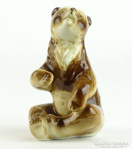 0L806 Royal Dux porcelán medve figura
