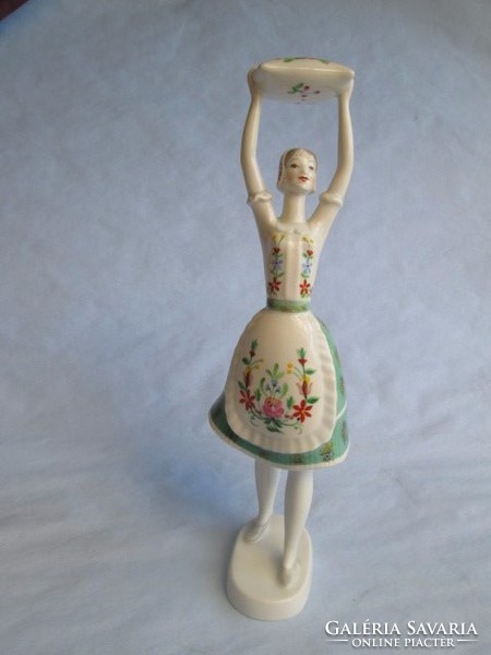 Hollóházi porcelán női figura