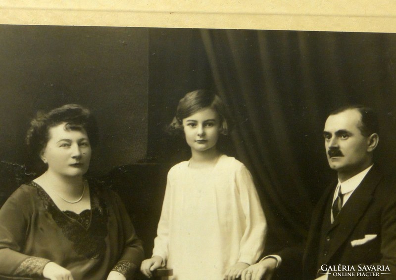 0L864 Jelzett művészi családi fotográfia 1931