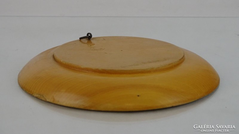 0M074 Égetett díszítésű fa falidísz tányér 20.5 cm