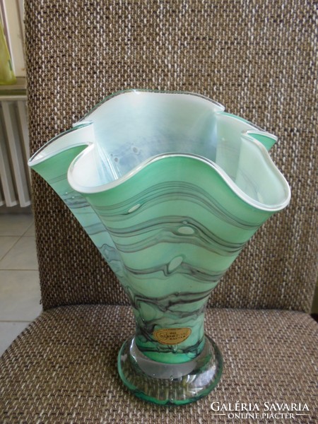 Különleges fújt üveg zsebkendő váza