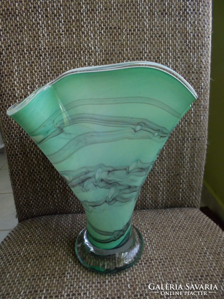 Különleges fújt üveg zsebkendő váza