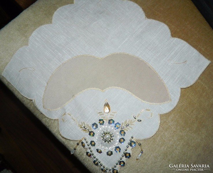 Shawl decorated with pearls