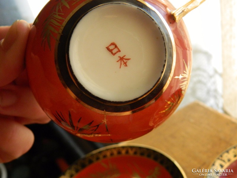 Vérpiros és arany kézi festésű jelzett japán tojáshéj csésze