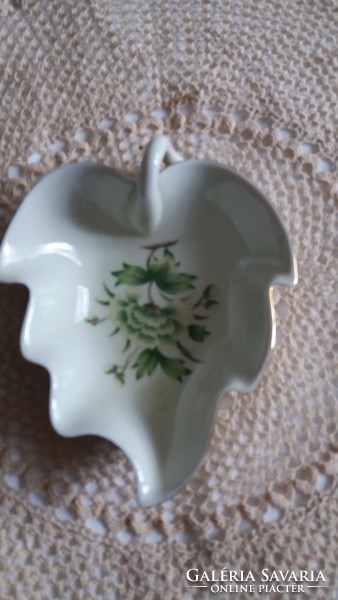 Ravenhouse leaf shaped offering