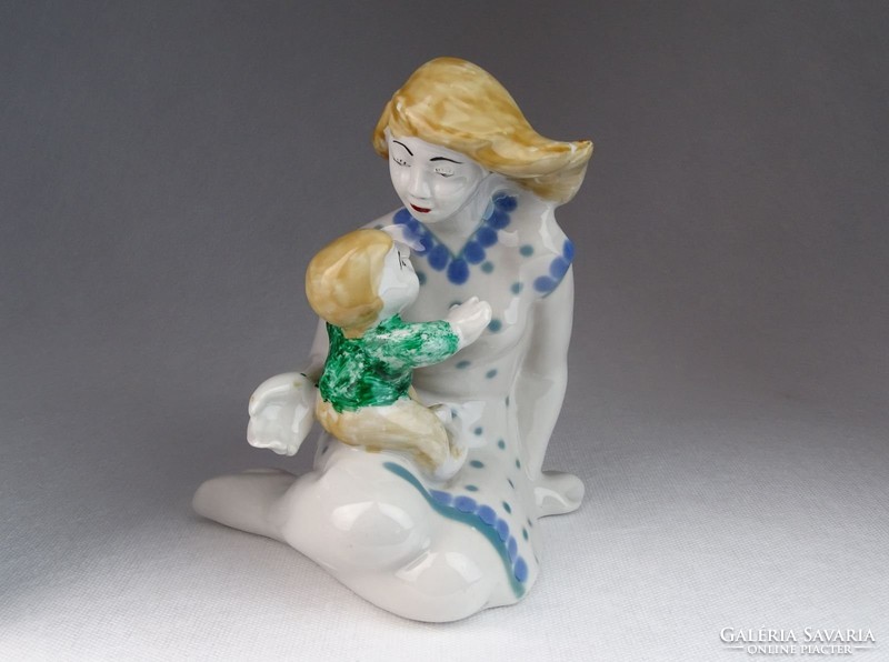 0M638 Anya gyermekével porcelán figura 16.5 cm