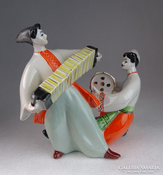 0M649 Kétalakos táncoló orosz porcelán figura