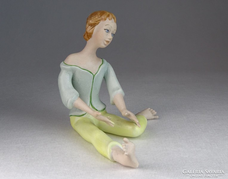 0M669 Hibátlan biszkvit porcelán lány figura