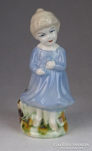 0M819 Jelzett kék ruhás kislány porcelán figura