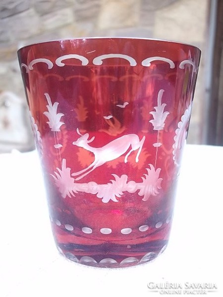 Ruby pickle decorative glass with a deer - a pearl of Czech glass art