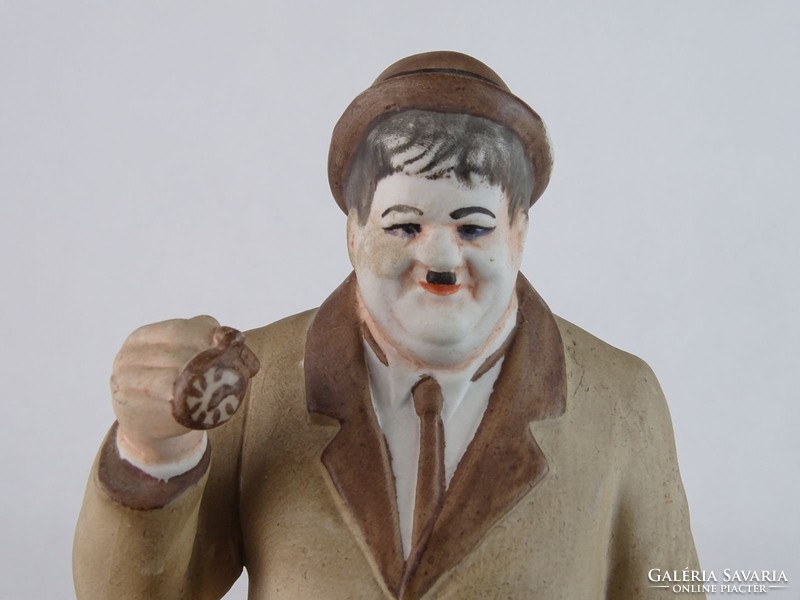 0M725 Oliver Hardy "Pan" porcelán figura 26 cm