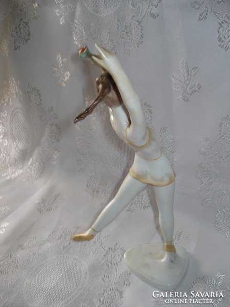 Hollóházi porcelán tornász lány figura