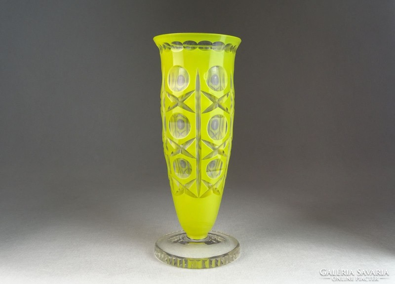 0N060 Régi sárgára színezett csiszolt üveg váza