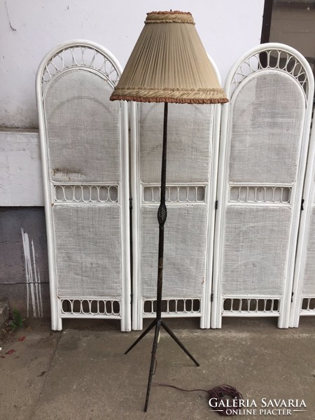 Kovácsoltvas állólámpa 160cm magas