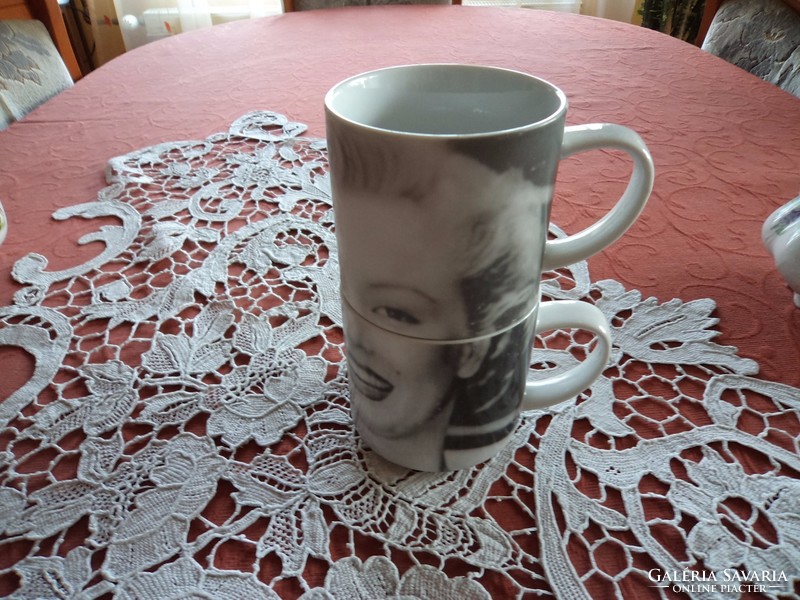 Attention collectors! Marilyn monroe glass mug_ rare!!