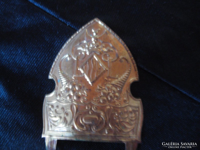 Cap badge, old, yellow copper with ll marking