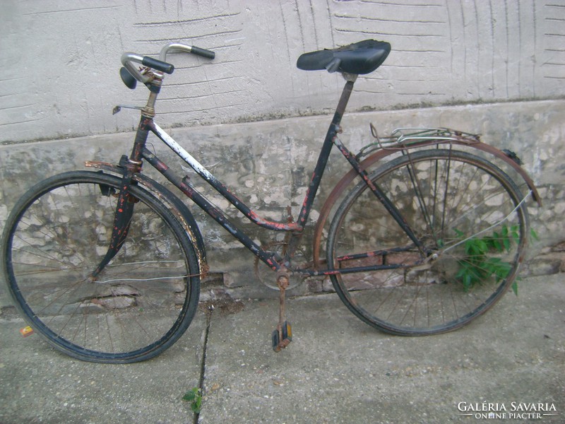 Old bicycle - e.g. For the garden, for flowers