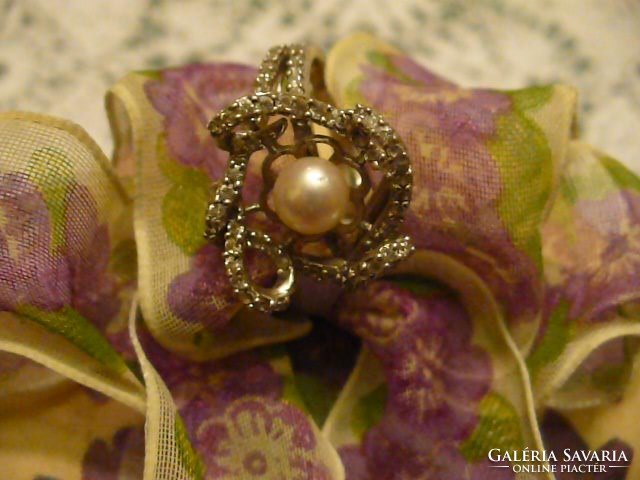Gyönyörű markazitos és gyöngyös virág alakú ezüst gyűrű