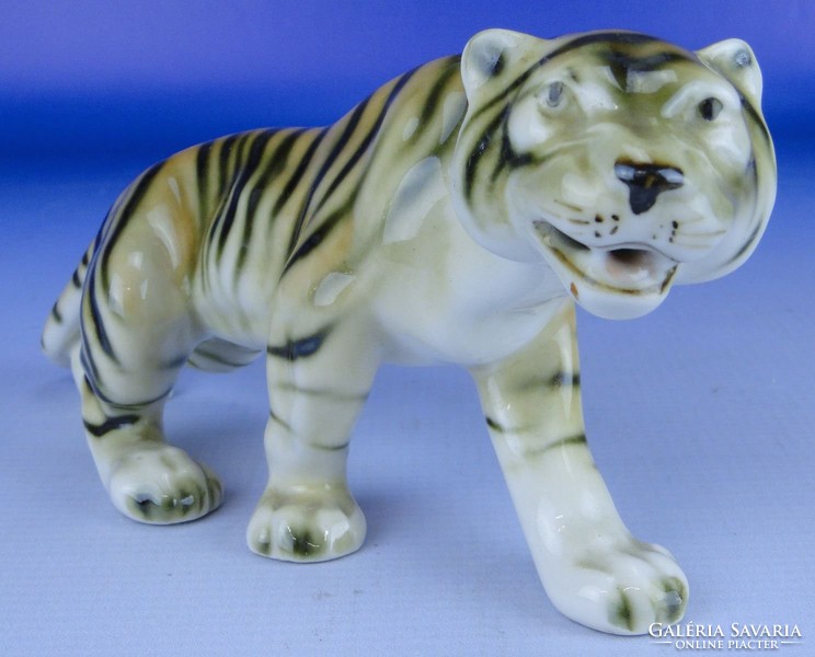 0E185 Royal Dux porcelán tigris szobor