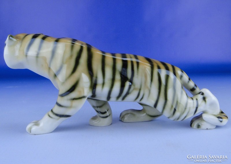 0E185 Royal Dux porcelán tigris szobor