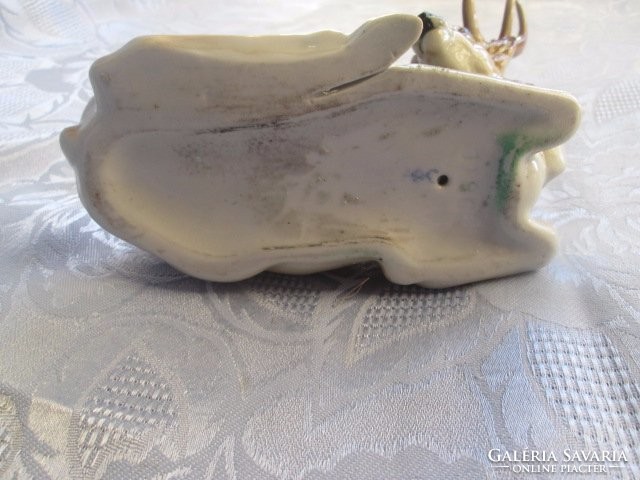 Élethű fekvő szarvasbika porcelán hibátlan állapotban