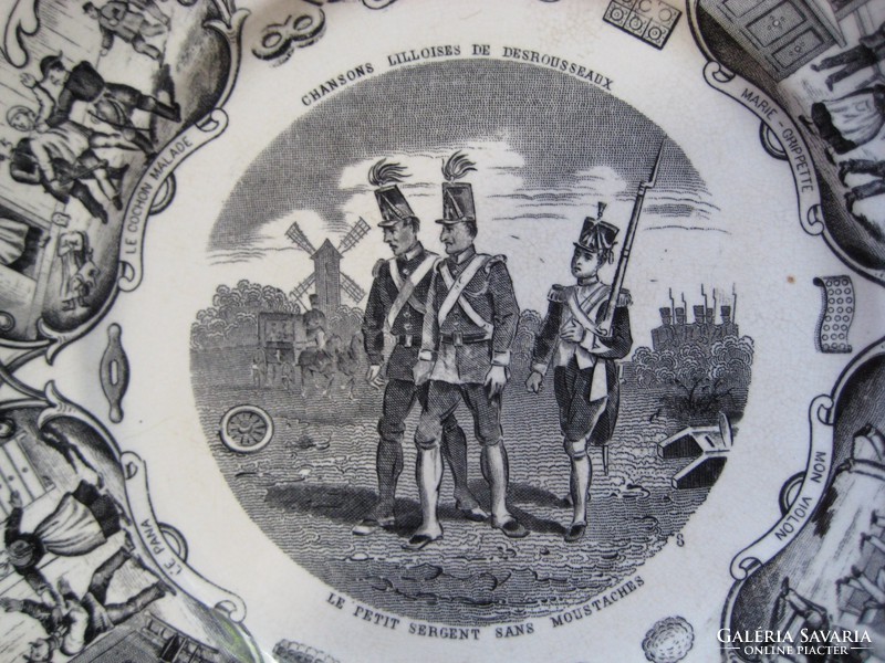 Sareguemines antik, tányér  , katona jelenettel hiátlan , 20 cm