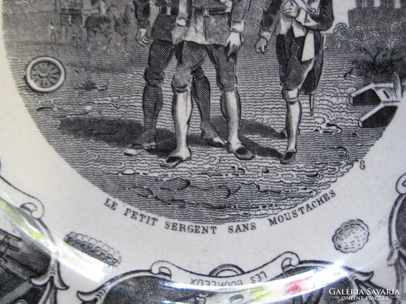 Sareguemines antik, tányér  , katona jelenettel hiátlan , 20 cm