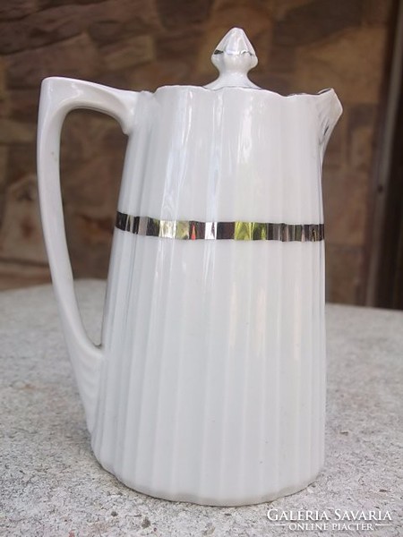 Cheap coffee pot with a snow-white silver stripe, also for a Czech man from the 30s