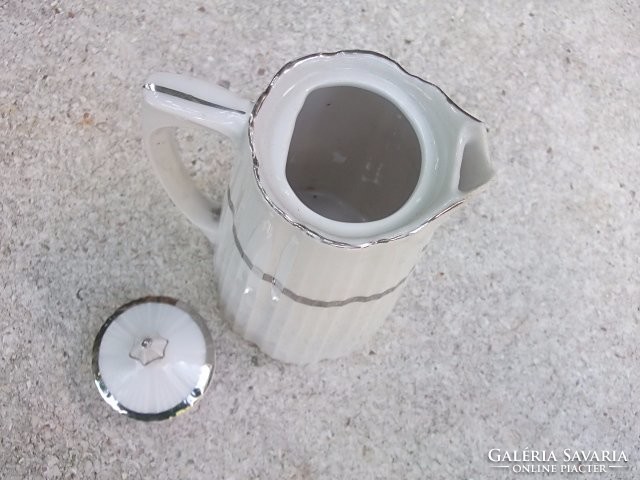 Cheap coffee pot with a snow-white silver stripe, also for a Czech man from the 30s