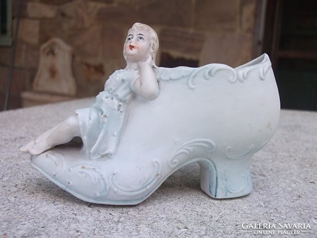 Antik biszkvit porcelán figura bájos kis db.