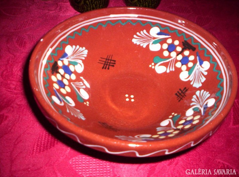 2 Hungarian ceramic wall plates of the same style