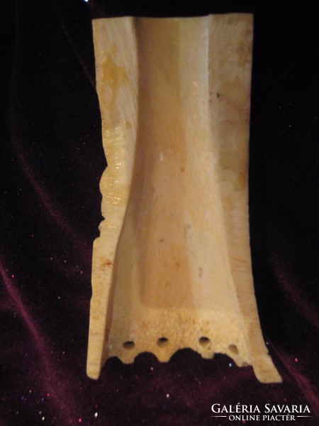 Bone carving, depiction of a queen 13 x 7 cm