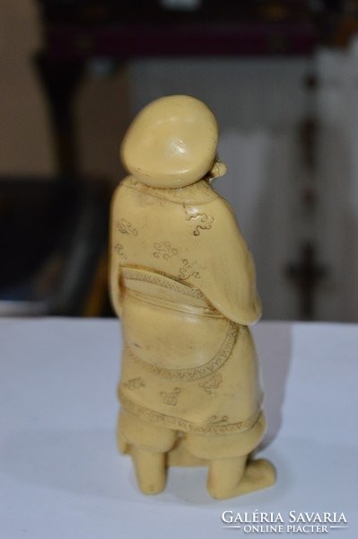Kínai műgyanta figura