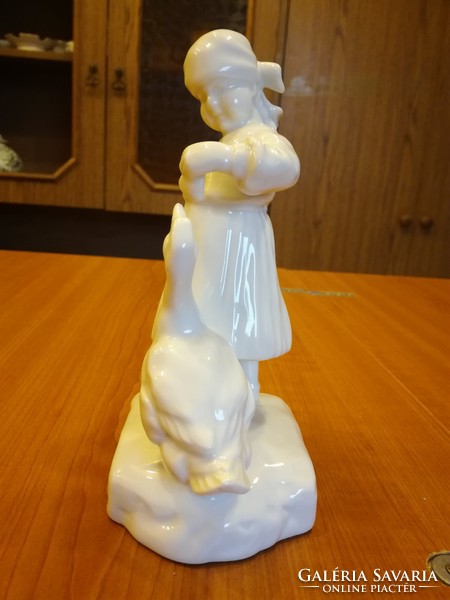 Herendi fehér libát etető, libás lány porcelán figura 