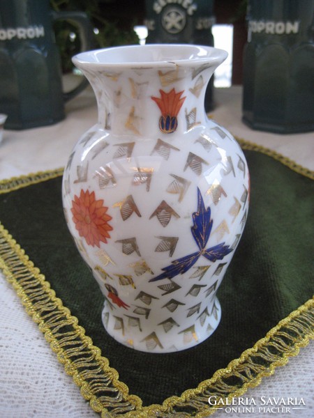Zsolnay régi váza  , pici perem sérüléssel   8,5 x 14 cm