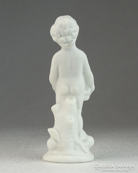 0N937 Régi kis méretű biszkvit porcelán szobor