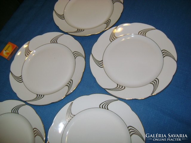 Porcelán lapos tányér arany mintával - öt darab