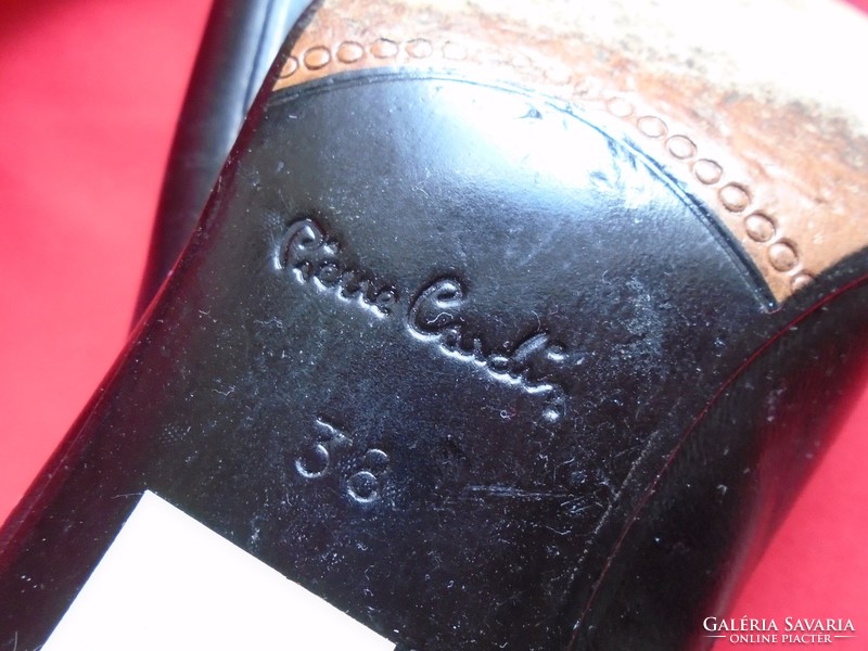 Bőr 38-as Pierre Cardin cipő.