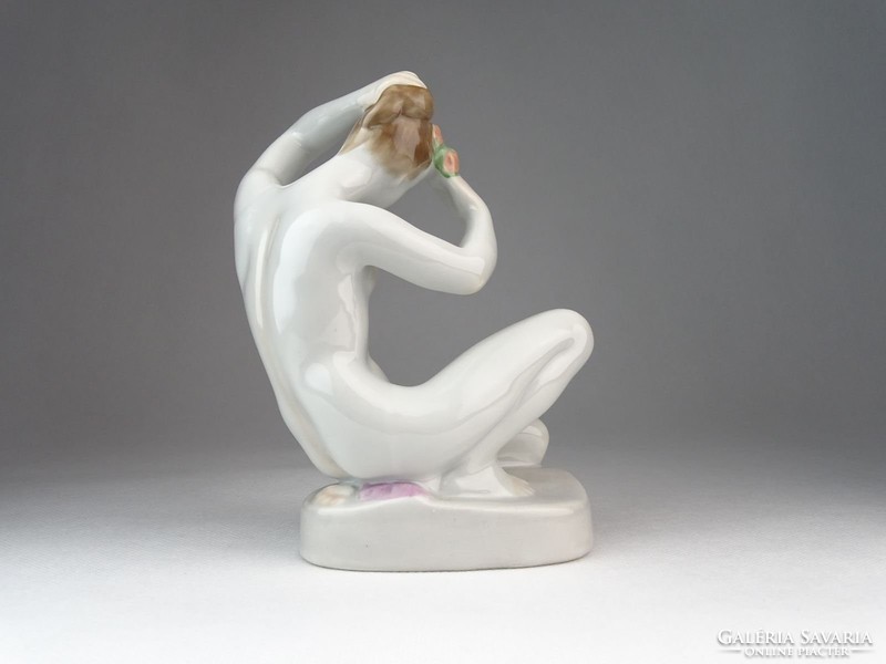 0O416 Régi Aquincum porcelán térdelő női akt