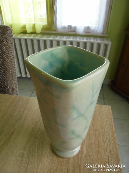 Érdekes Gorka kerámia váza