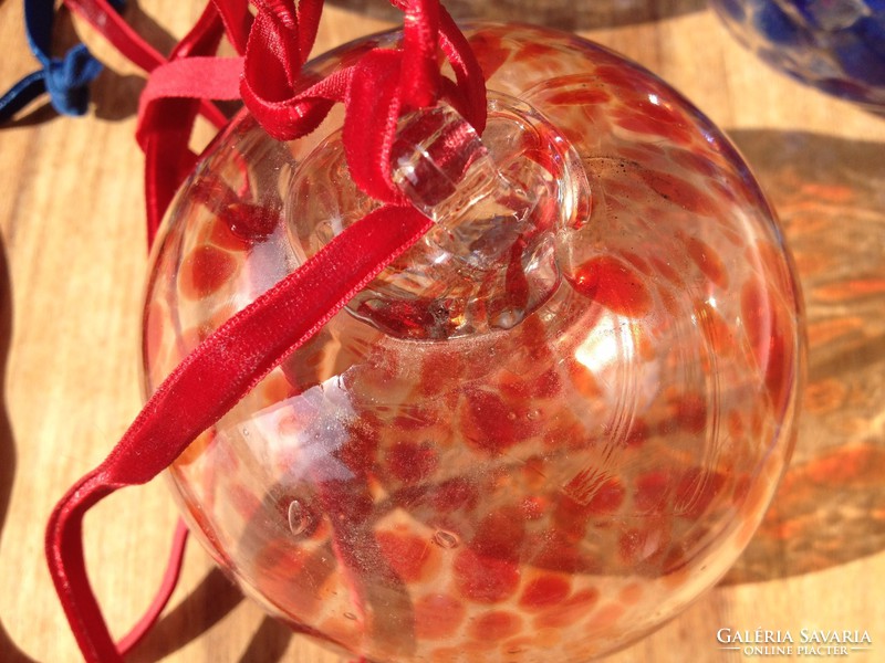 Muranoi Karácsonyfadísz Fújt üveg gömb 10 cm átmérő nagy nehéz légbuborékos kézműves üveggömb