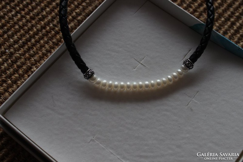 Necklace made of silver fittings, consisting of pearls and leather strap