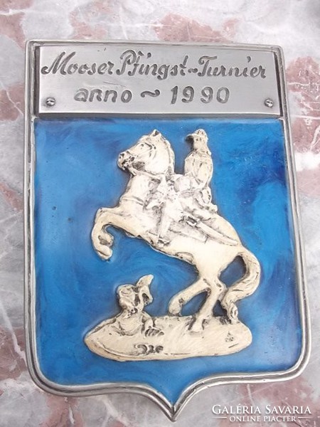 Plasztikus Pajzs formájú ló-lovas falikép kézzel készült verseny díj
