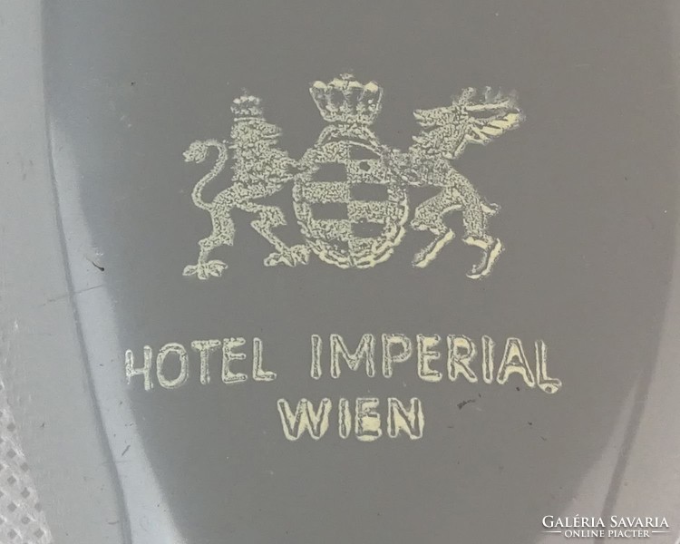 0P612 Hotel Imperial Wien fém univerzális sámfa