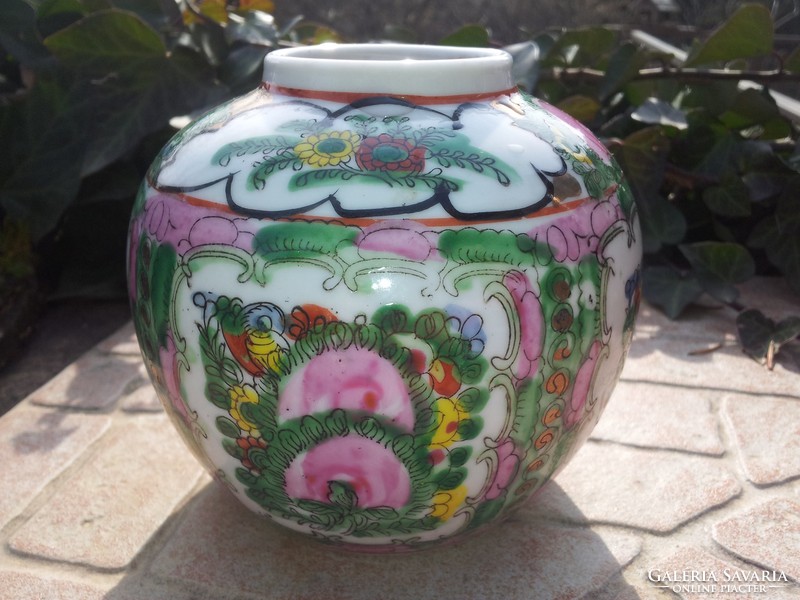 Chinese globe vase