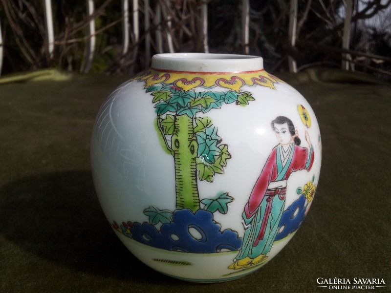 Scenic Chinese sphere vase