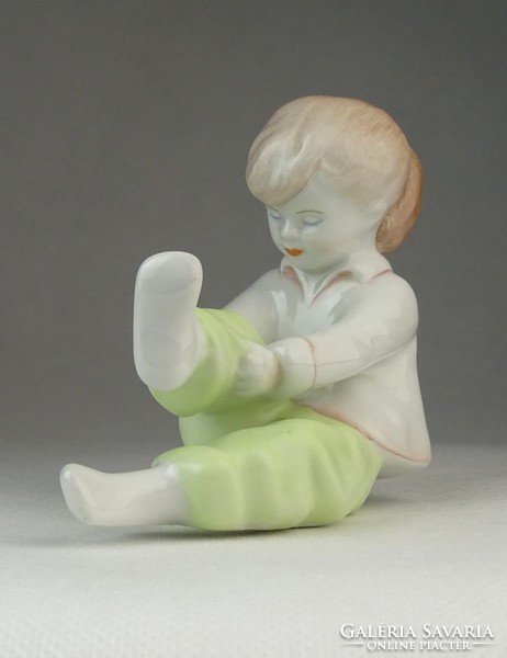0P584 Jelzett Aquincumi porcelán kislány figura