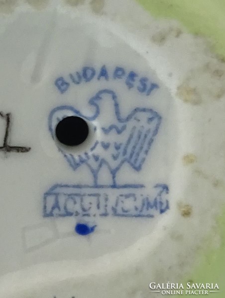 0P584 Jelzett Aquincumi porcelán kislány figura